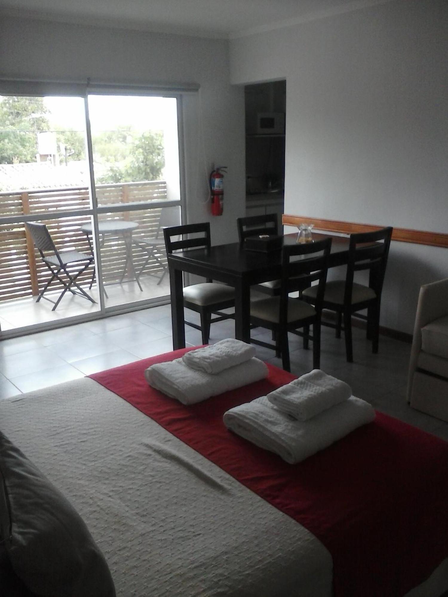 Apart Hotel Savona Капила дел Монте Стая снимка